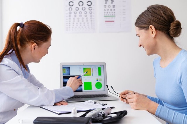 doctor-testing-patient-eyesight_23-2149230018.jpg