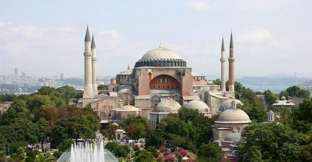 Hagia-Sophia-Istanbul-e1352305090878.jpg