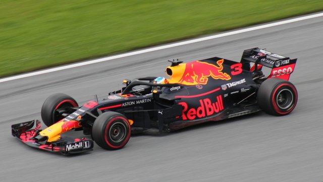 FIA_F1_Austria_2018_Nr._3_Ricciardo.jpg