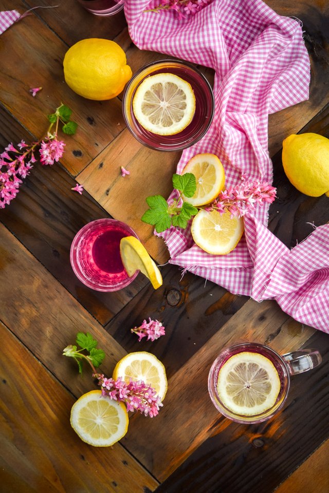 How to Make Naturally Pink Lemonade (4).jpg