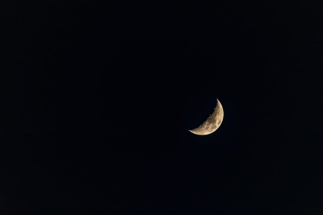 half-moon-gf1e7980bb_1920.jpg