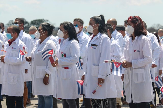 medici-cubani-scaled.jpg