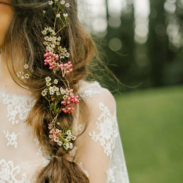 blogs-aisle-say-wedding-hair-with-flowers.jpg