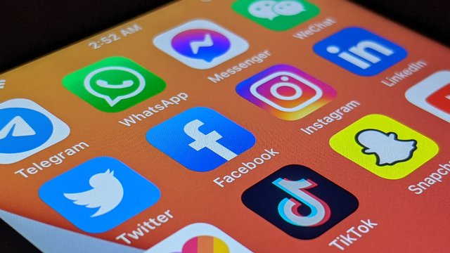 social-media-6557345.jpg