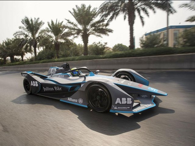 mobil-balap-formula-e-dibawa-felipe-massa-ke-jalanan-arab-saudi-2.jpg
