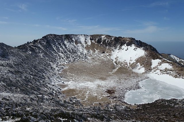 winter-snow-mountain-jeju-island-republic-of-korea.jpg