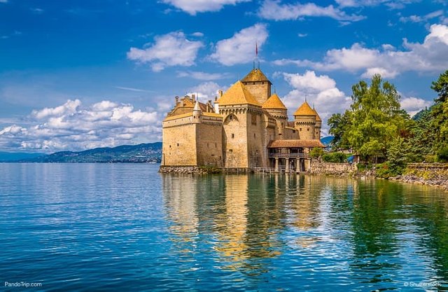 Chateau-de-Chillon-at-Lake-Geneva-Switzerland.jpg