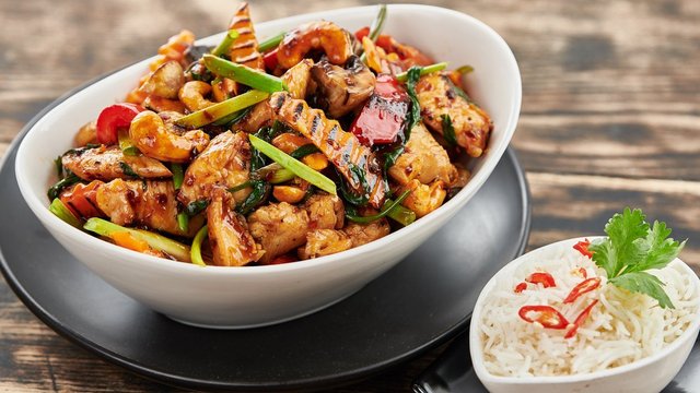 stir-fried-chilli-chicken-and-spinach-with-cashew-nuts-50420408.jpg