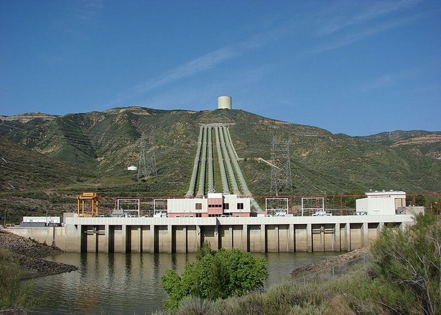800px-Castaic_-_Front_of_Plant1.jpg