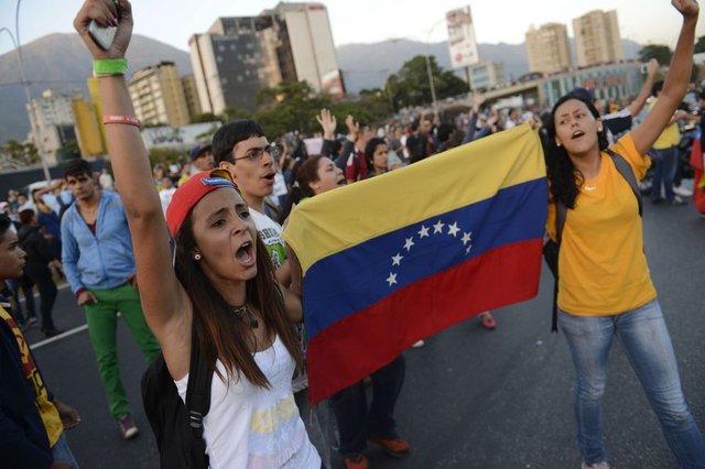 manifestaciones-venezuela_lncima20140214_0115_27.jpg