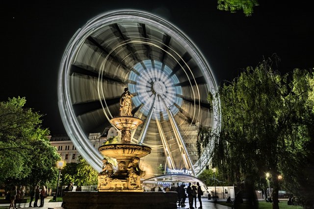 ferris-wheel-3274767_1280.jpg