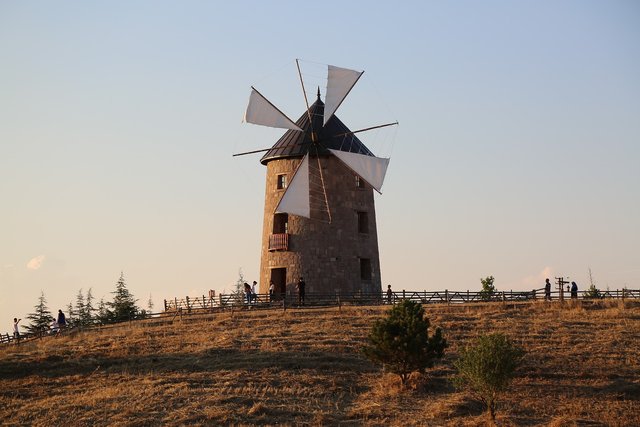 windmill-3574169_1280.jpg
