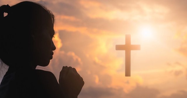 66955-woman-praying-cross-gettyimages-tinnakorn-jor.1200w.tn.jpg