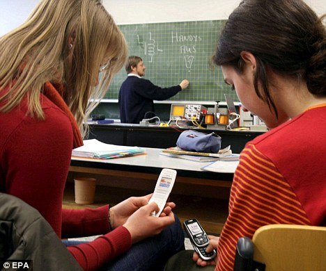 Students-playing-with-phone-during-study.jpg