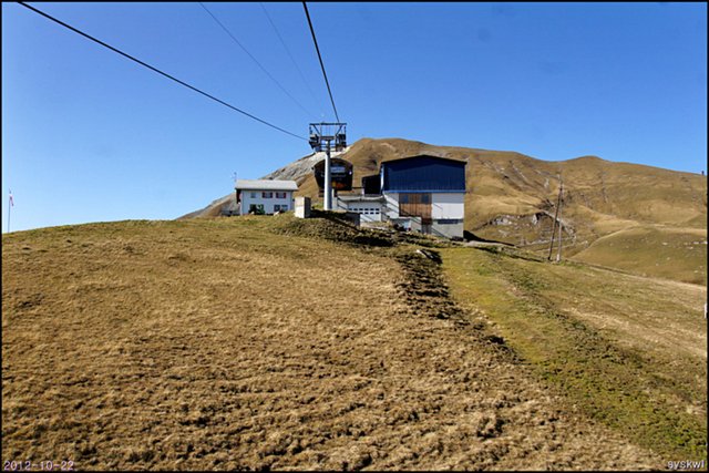 b-EU121022-193040.jpg