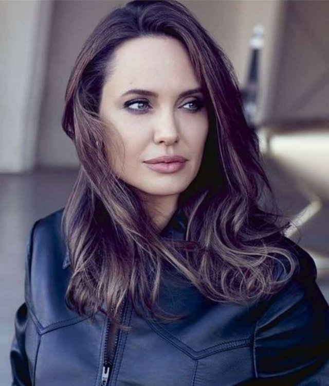 angelina-jolie-1-768x900.jpg