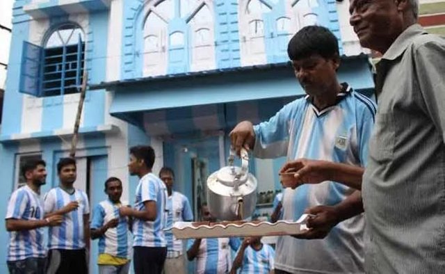 kolkata-football-fan_625x300_1528776757636.webp