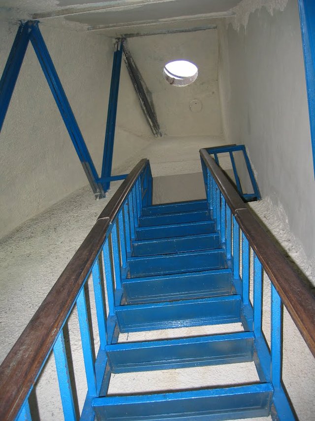 virgen de la paz escaleras.jpg