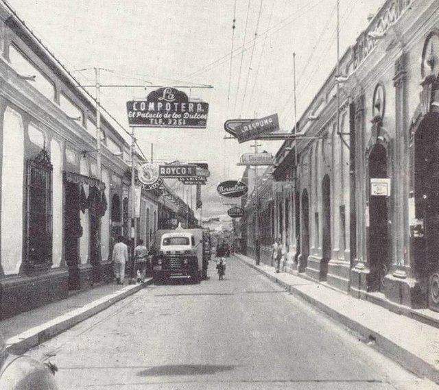 Antigua-Calle-del-Comercio.-Años-30.jpg