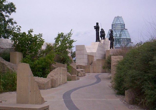 640px-Peacekeeping_monument.jpg