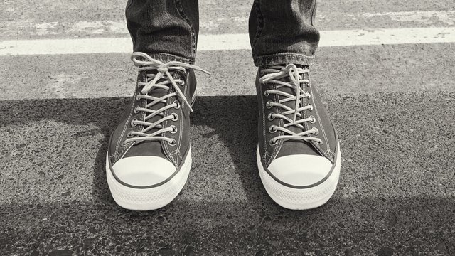 black-and-white-feet-footwear-206597.jpg