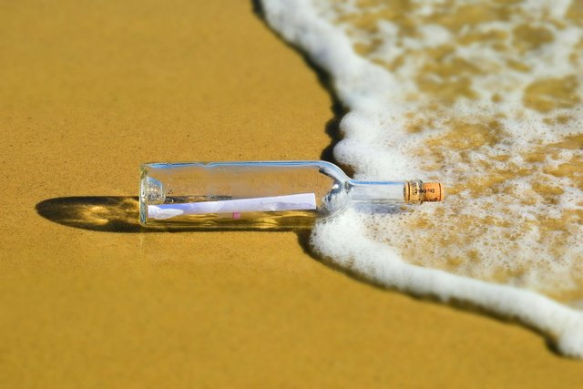 message-in-a-bottle-5322111_1280.jpg
