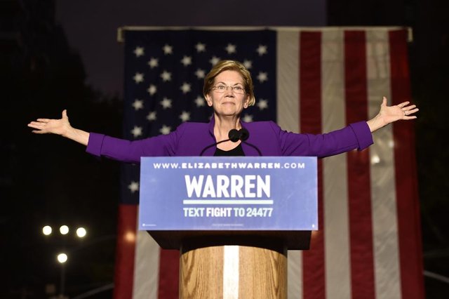 blockchain news world elizabeth warren anti cryptocurrency stance GC Images.jpg
