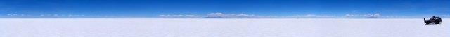 Salar_de_Uyuni_Décembre_2007_-_Centre_de_Nulle_Part.jpg