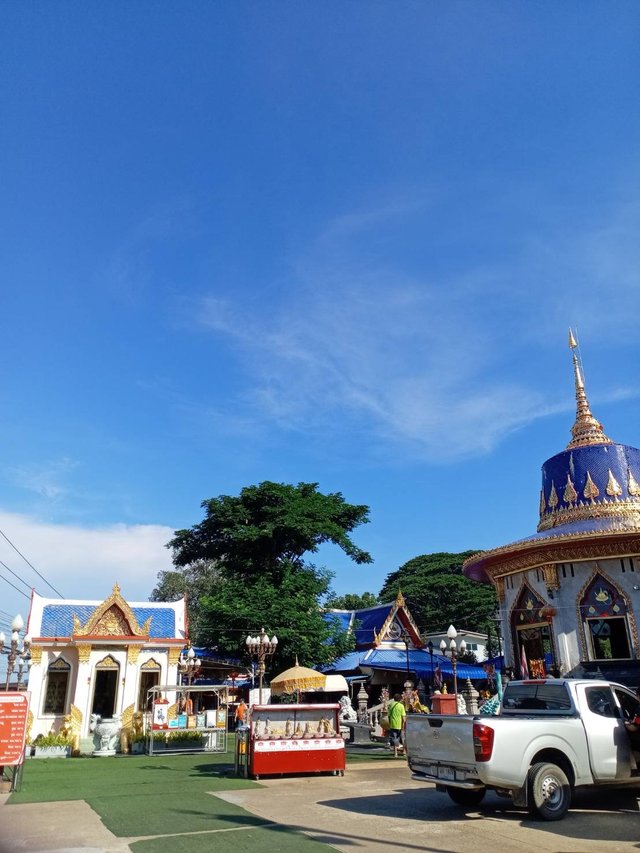 Shrine of King Taksin the Great2.jpg