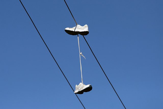 Shoes_on_the_Wire_s.jpg