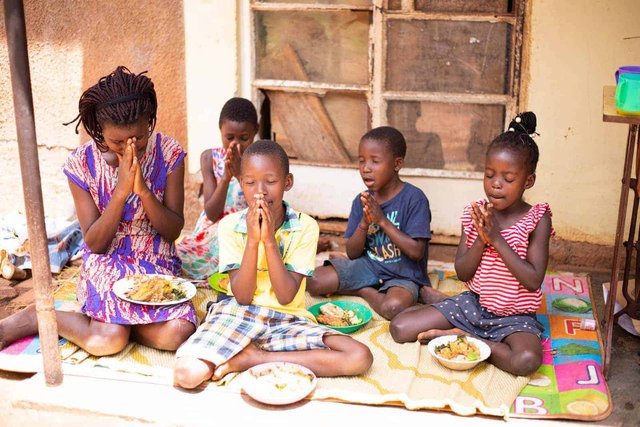 mother-and-children-sitting-on-a-blanket-praying.jpeg