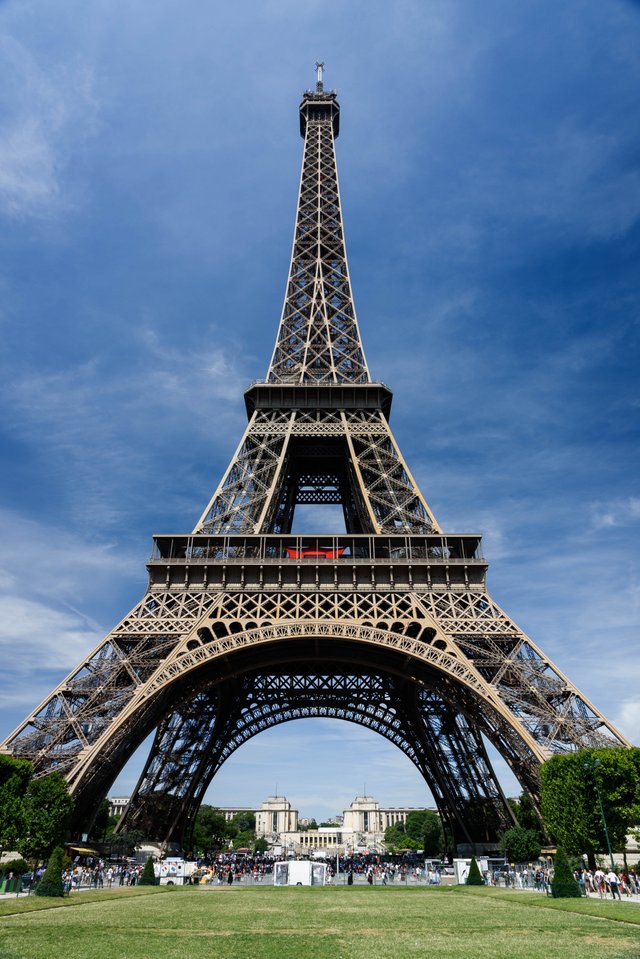 worms-view-of-eiffel-tower-during-daytime-149419.jpg