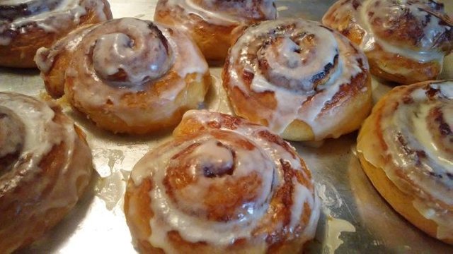 Cinnamon buns 1.jpg