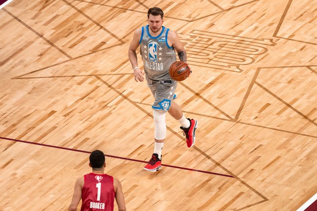 2048px-Luka_Doncic_(51916417443).jpg