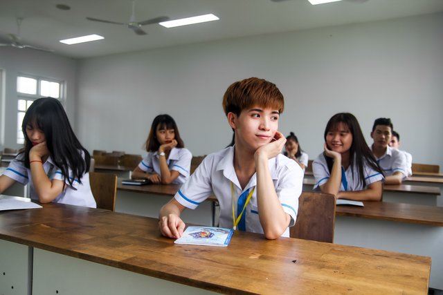 students-gb9b8f4403_1920.jpg