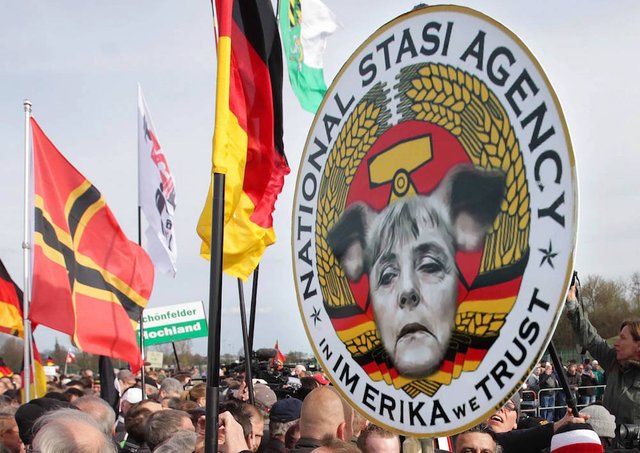 wir-haben-die-besten-pegida-plakate-analysiert-372-body-image-1429025472.jpg