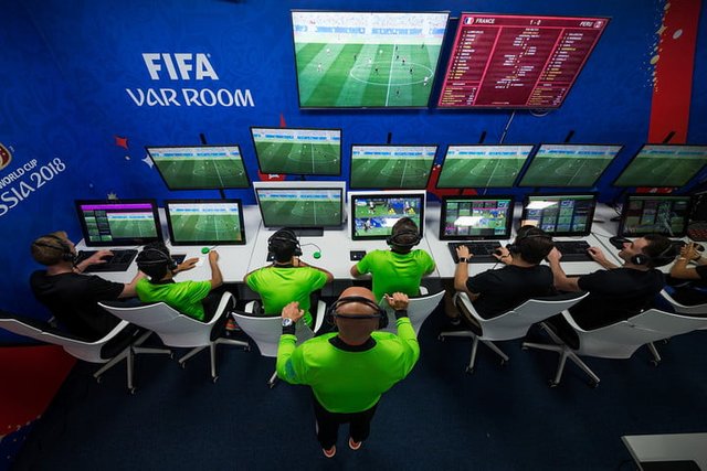 15-52-03-video-assistant-refereeing-var-room-2018-fifa-world-cup-russia-720x720.jpg
