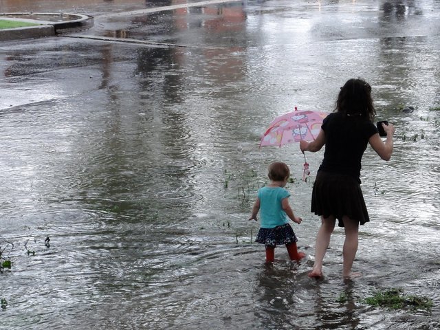 Walking_in_the_Rain_New_Orleans.jpg