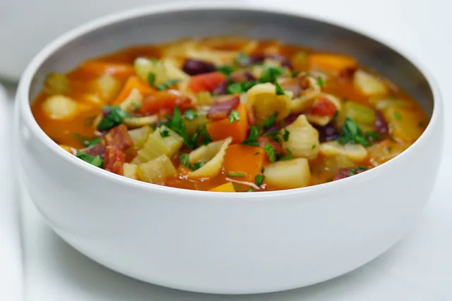 minestrone_soup_1980x1320-117900-1.webp