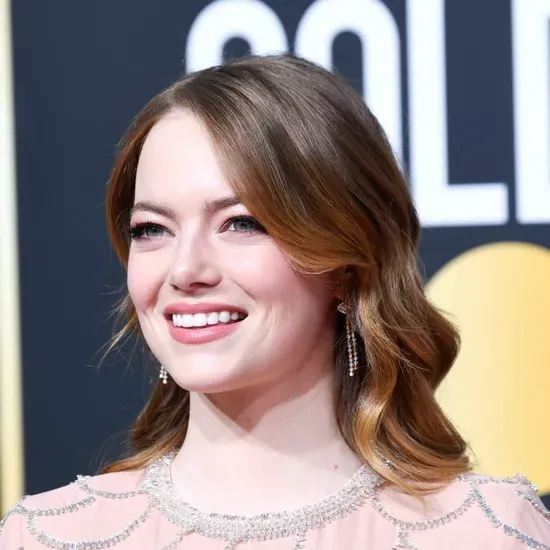 Emma-Stone-Apologizing-Aloha-2019-Golden-Globes.webp