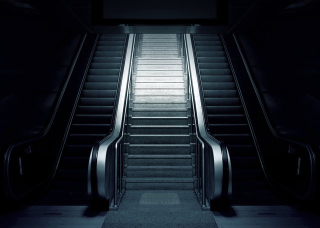 escalator-769790_1280.jpg