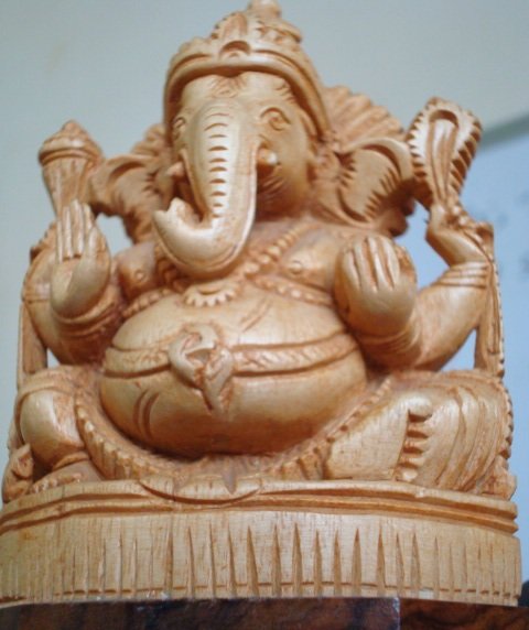 Lord_Ganesha_carved_in_wood.jpg