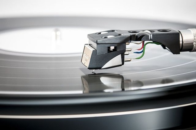 record-player-1149385__480.jpg