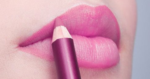Tips & Tutorial Cara Memakai Lipstik Yang Baik & Benar2.jpg