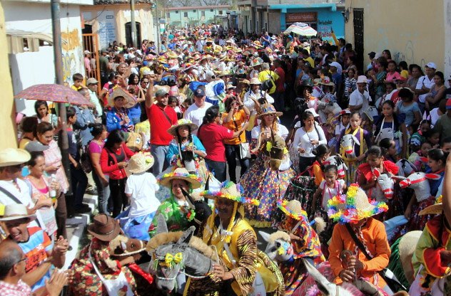 Encuentro-nacional-de-Burras-y-Burriquitas-en-el-3er-encuentro-nacional.-San-Pablo-Yaracuyo.-Foto-Prensa-MPPC-abril-2016..jpg