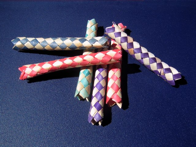 Finger_trap_toys.jpg