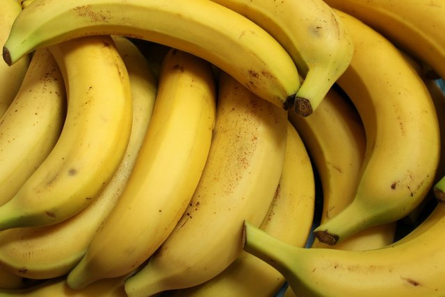 bananas-g61390c6f4_1920.jpg