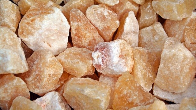 honey-calcite-4478256_640.jpg