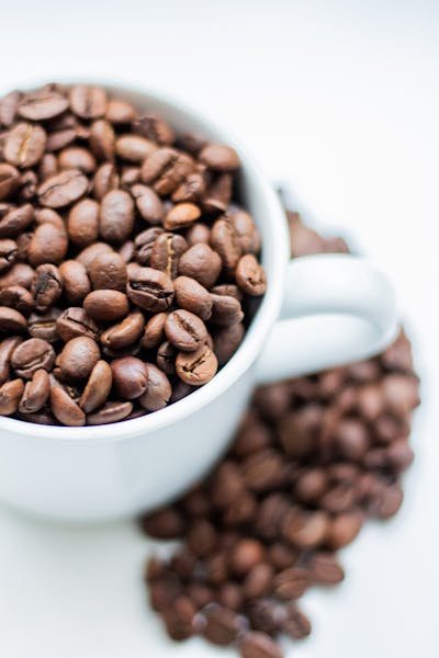 free-photo-of-close-up-of-coffee-beans-in-white-cup.jpeg