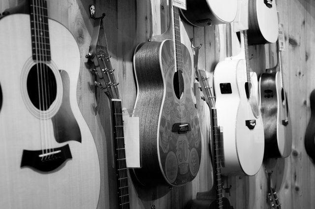 acoustic-acoustic-guitar-black-and-white-64111.jpg